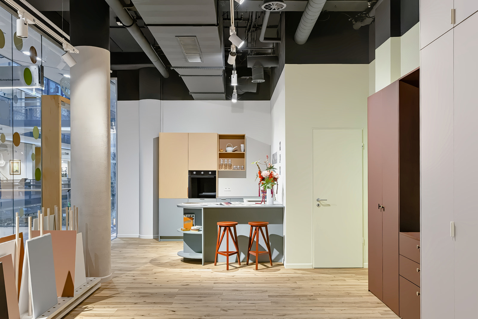 Kolors Showroom 1 websize
