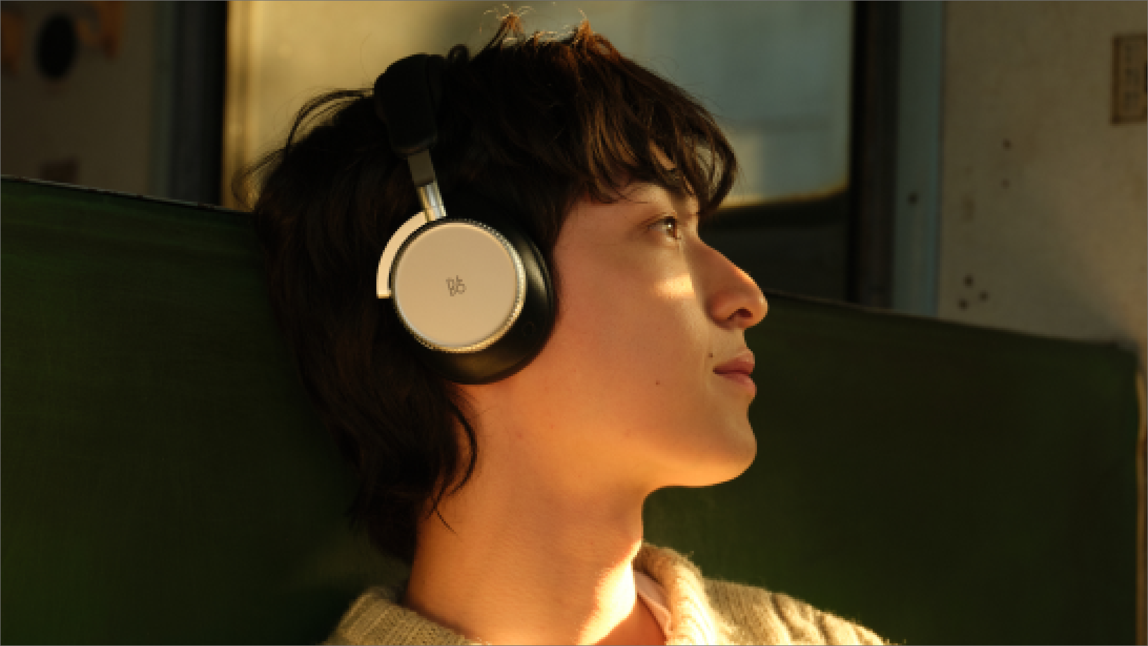 New at LIVING BERLIN: Beoplay H100 at BANG & OLUFSEN