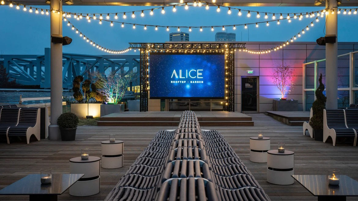 roof terrace with led wall 1