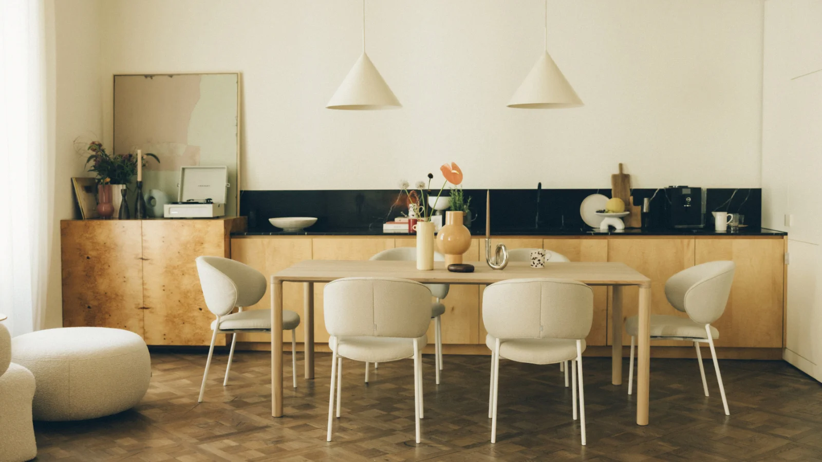 lb iwc home gallery itemIWC HOME stol MINC krzesla DALI lampy BELL
