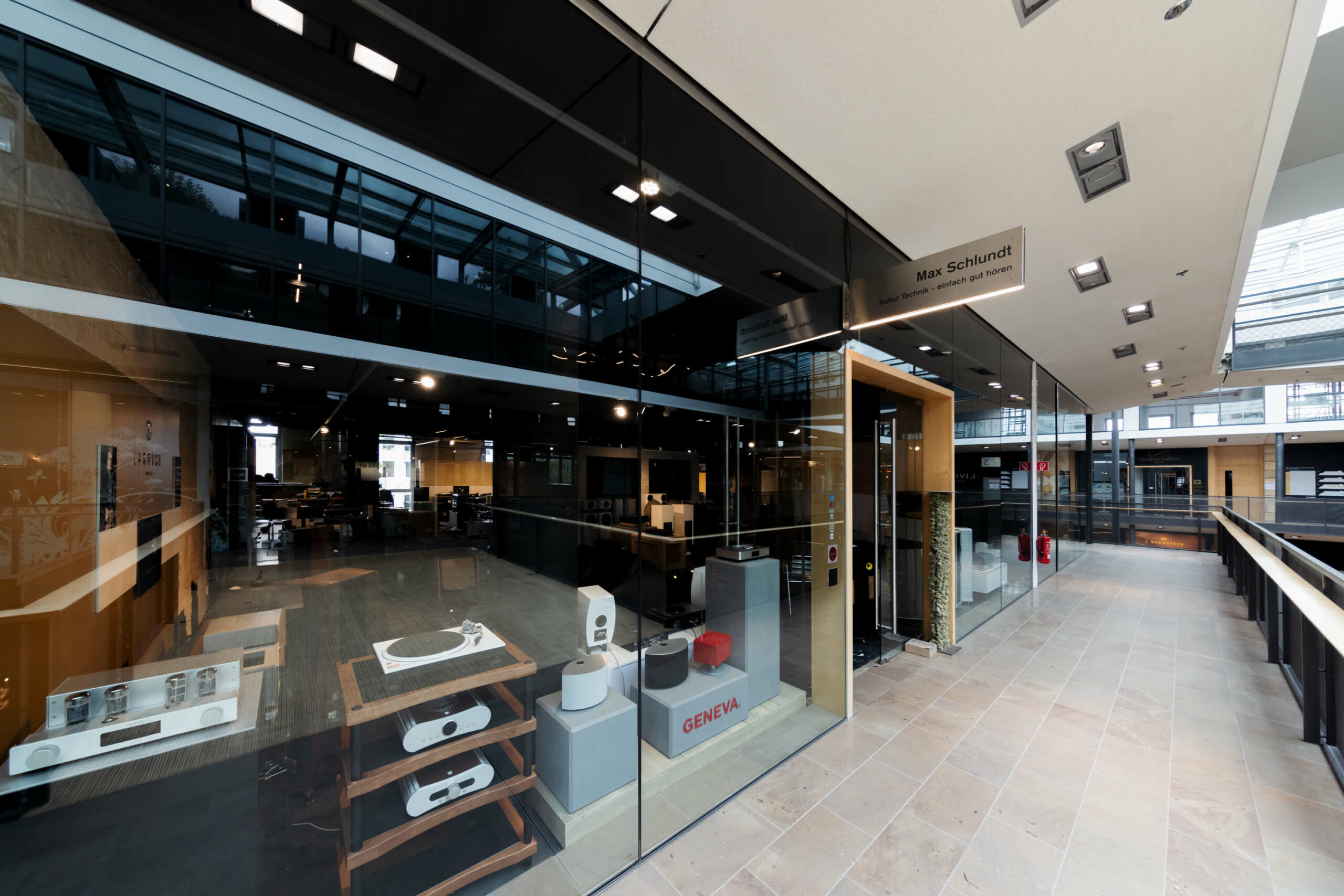 maximilian schlundt shopfront living 7 scaled